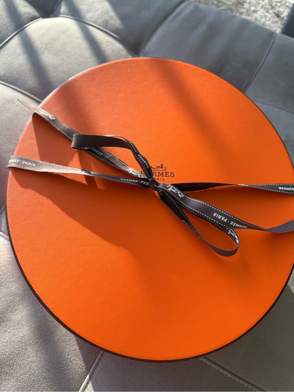 Hermes Oval Hat Box - Picture 2 of 7